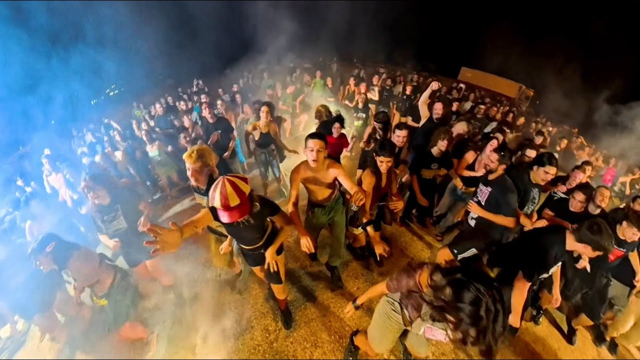 Load video: Clip Siamo Tutti